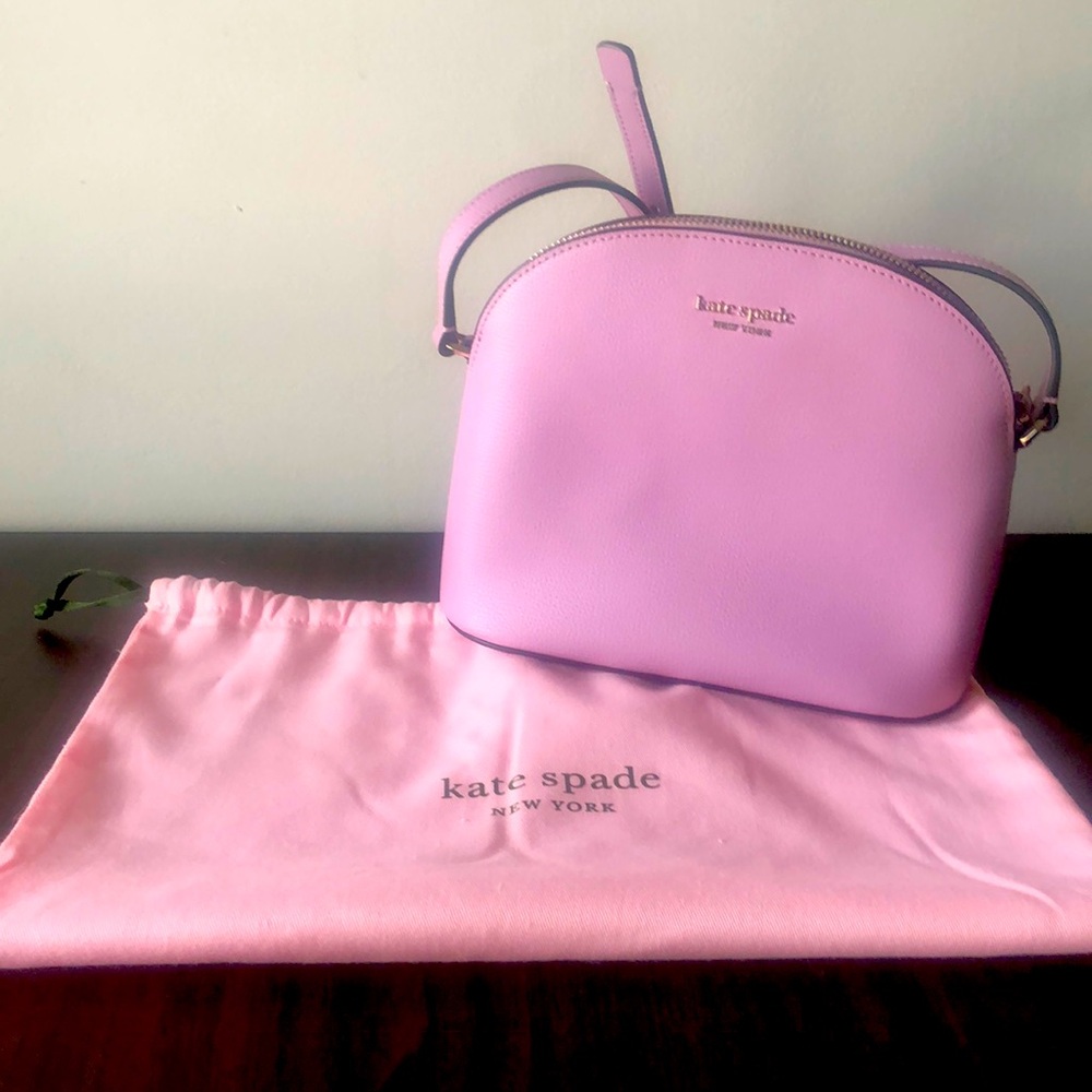 Kate spade cute shoulder bag medium size.